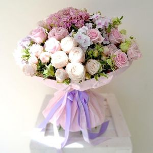 Букет из розовых роз