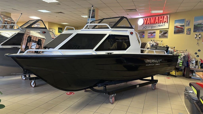 Лодка BERKUT M-HT в наличии. Вариант 2