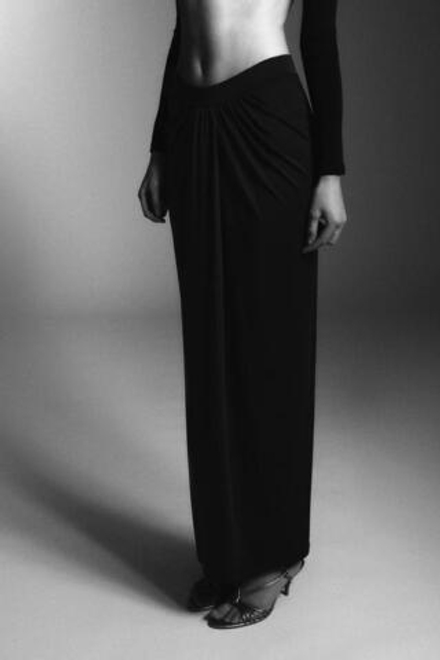 ZARA ДЛИННАЯ ЮБКА ИЗ КРЕПА СО СБОРКАМИ, ЧЕРНЫЙ