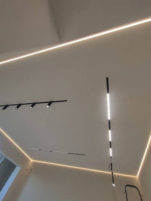 Натяжной потолок с подсветкой