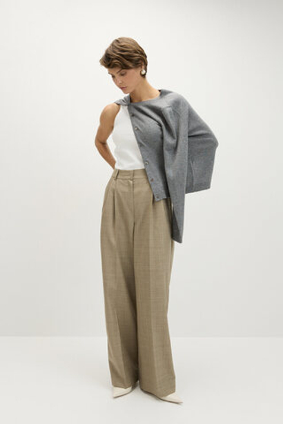 Брюки на поясе широкие