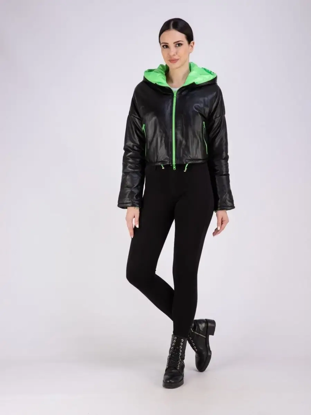 Куртка кожаная короткая утепленная с капюшоном демисезон