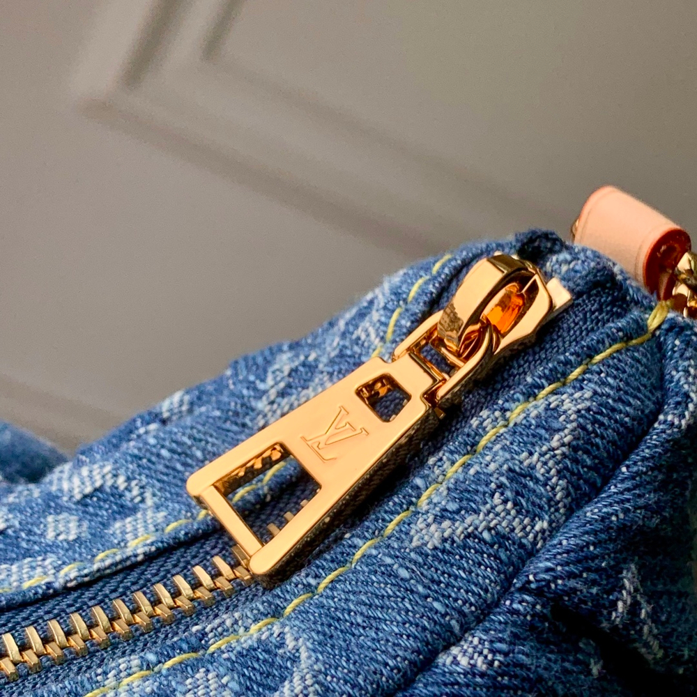 Louis Vuitton Pochette Valley