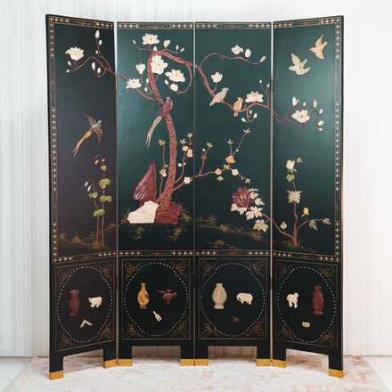 Ширма с резными композициями