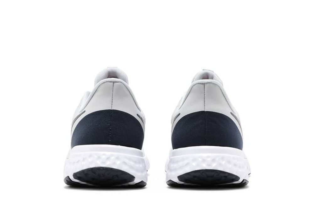 Кроссовки Nike Revolution 5