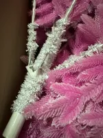 Заснеженная розовая елка «Фэнтези» (Литая хвоя) 120 см / 1,2 м