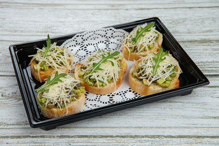 Брускетта с авокадо и пармезаном