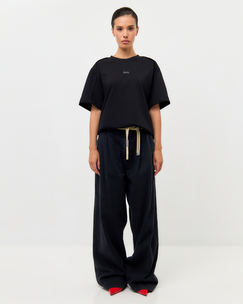 Футболка BASE с вышивкой черая