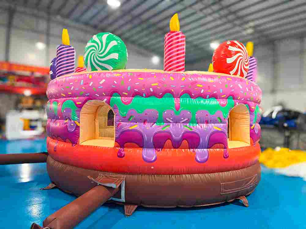 Коммерческий надувной батут "Торт"  без крыши 4.5*4.5*3 м