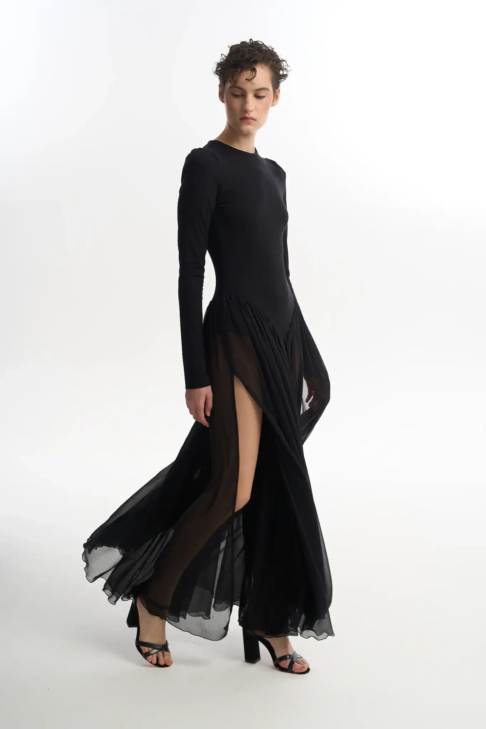 Платье-русалка с рукавом черная