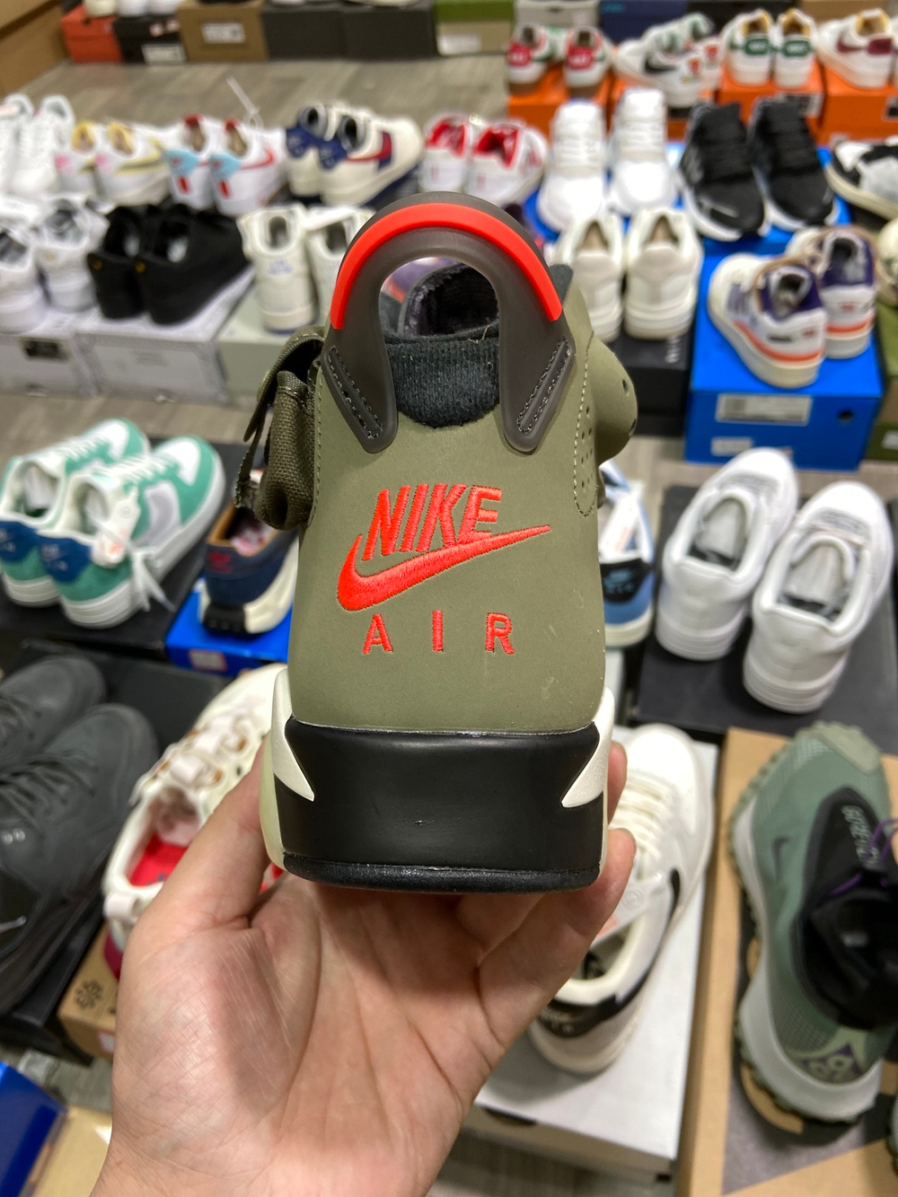 Jordan 6 Retro "Travis Scott"