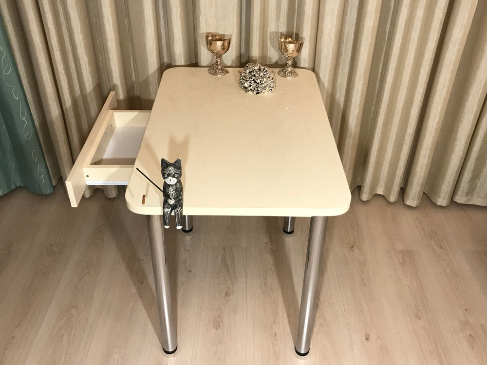 Кухонный стол с ящиком и утолщенной столешницей на ножках хром Vanilla
