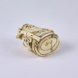 Нэцкэ Дзюродзин с посохом и кисетом