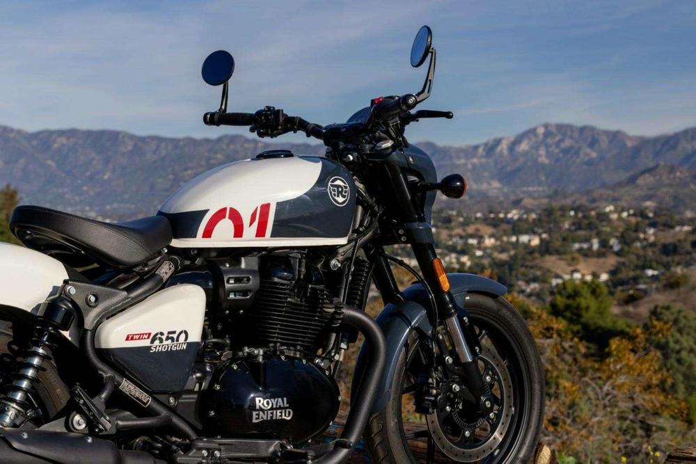 Royal Enfield Shotgun 650 Stencil White (Premium)