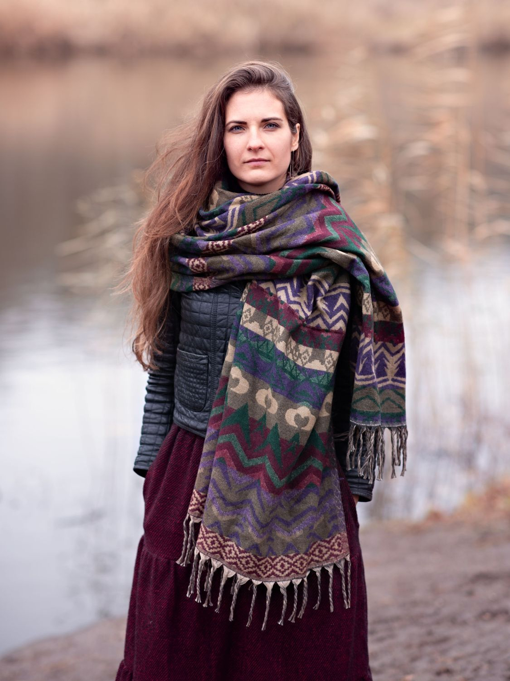 Шерстяной палантин с этно орнаментом
