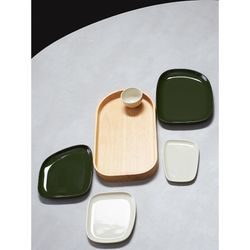 Набор из 5-ти сервировочных тарелок на деревянном подносе Sorrento