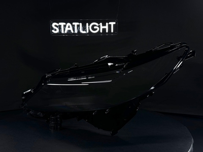 Левое стекло фары Toyota Camry XV70 рест 2017-2020