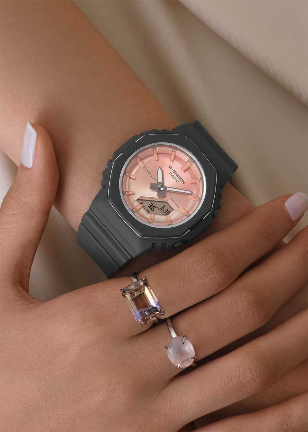 Женские наручные часы Casio G-Shock GMA-P2110SC-4A