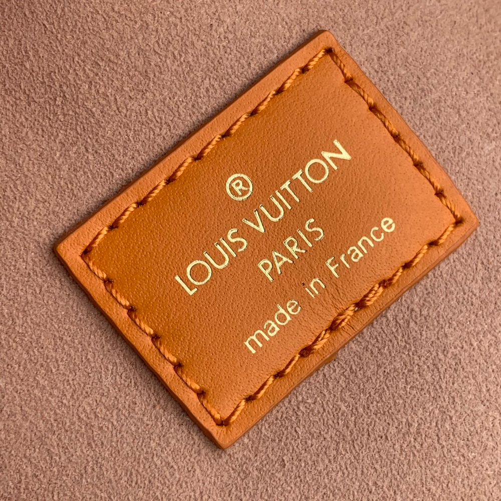 Louis Vuitton On My Side PM