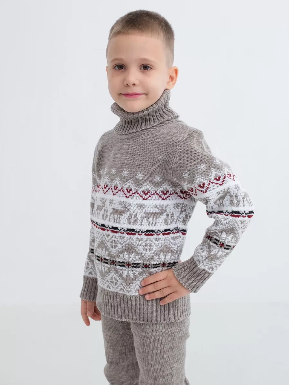 Свитер вязаный с горлом