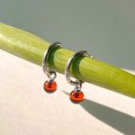 Серьги конго с подвесом шар с вишневым янтарем