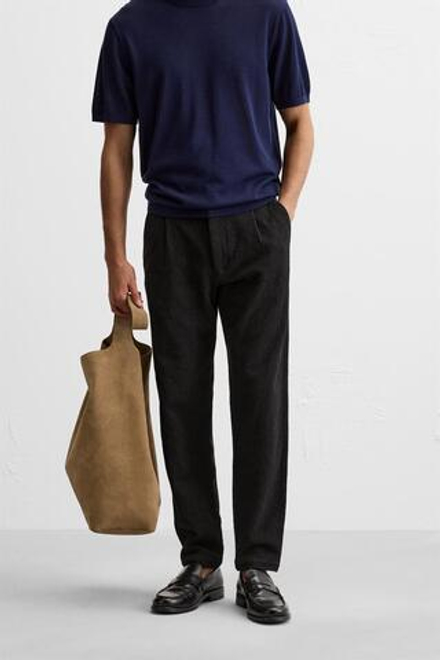 ZARA БРЮКИ ИЗ РЕЛЬЕФНОЙ ТКАНИ С ЗАЩИПАМИ, ЧЕРНЫЙ