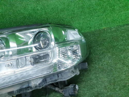 Фара левая Toyota Land Cruiser 200 (2015-2021) LED