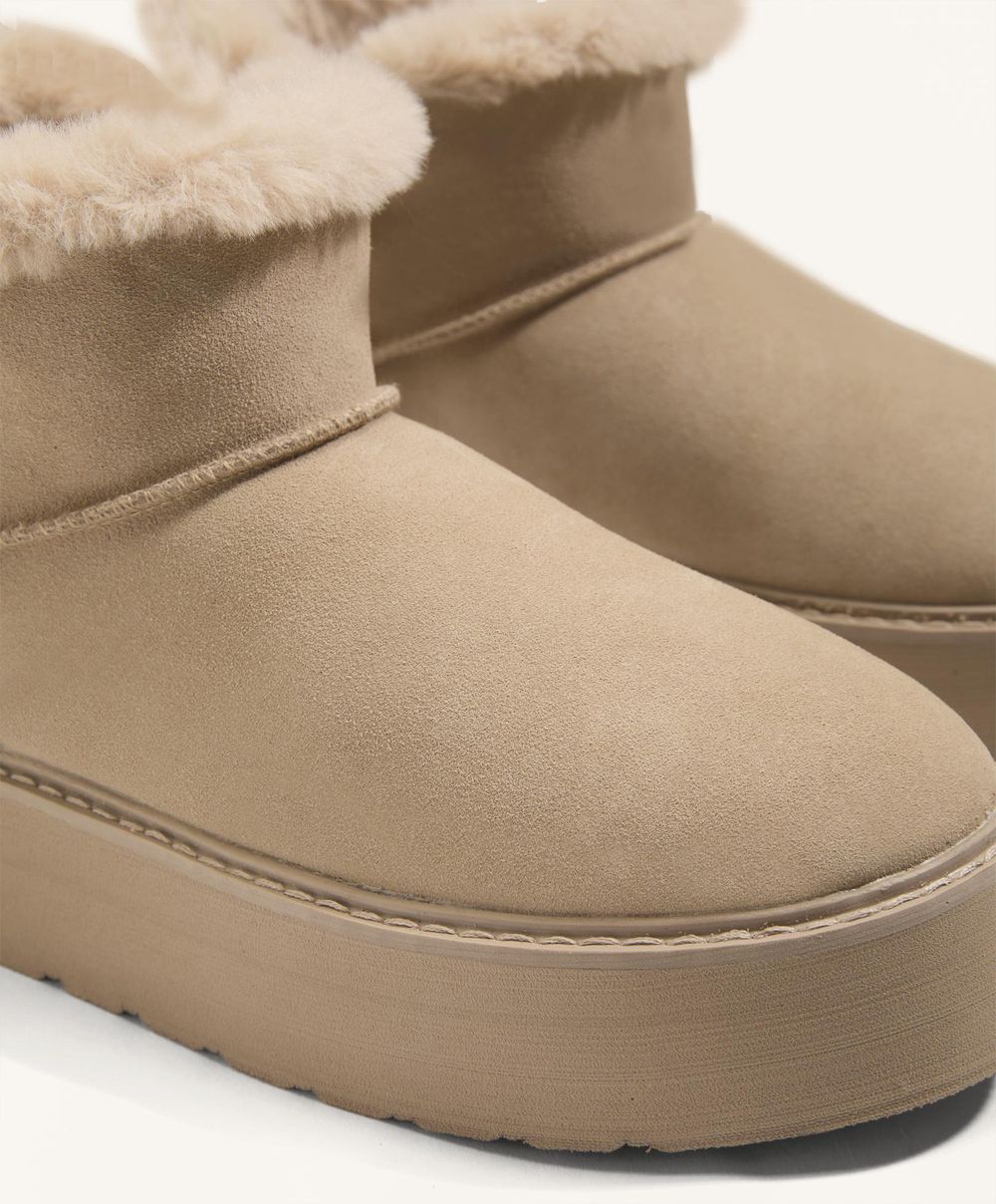 OYSHO Замшевые угги на платформе, песочный