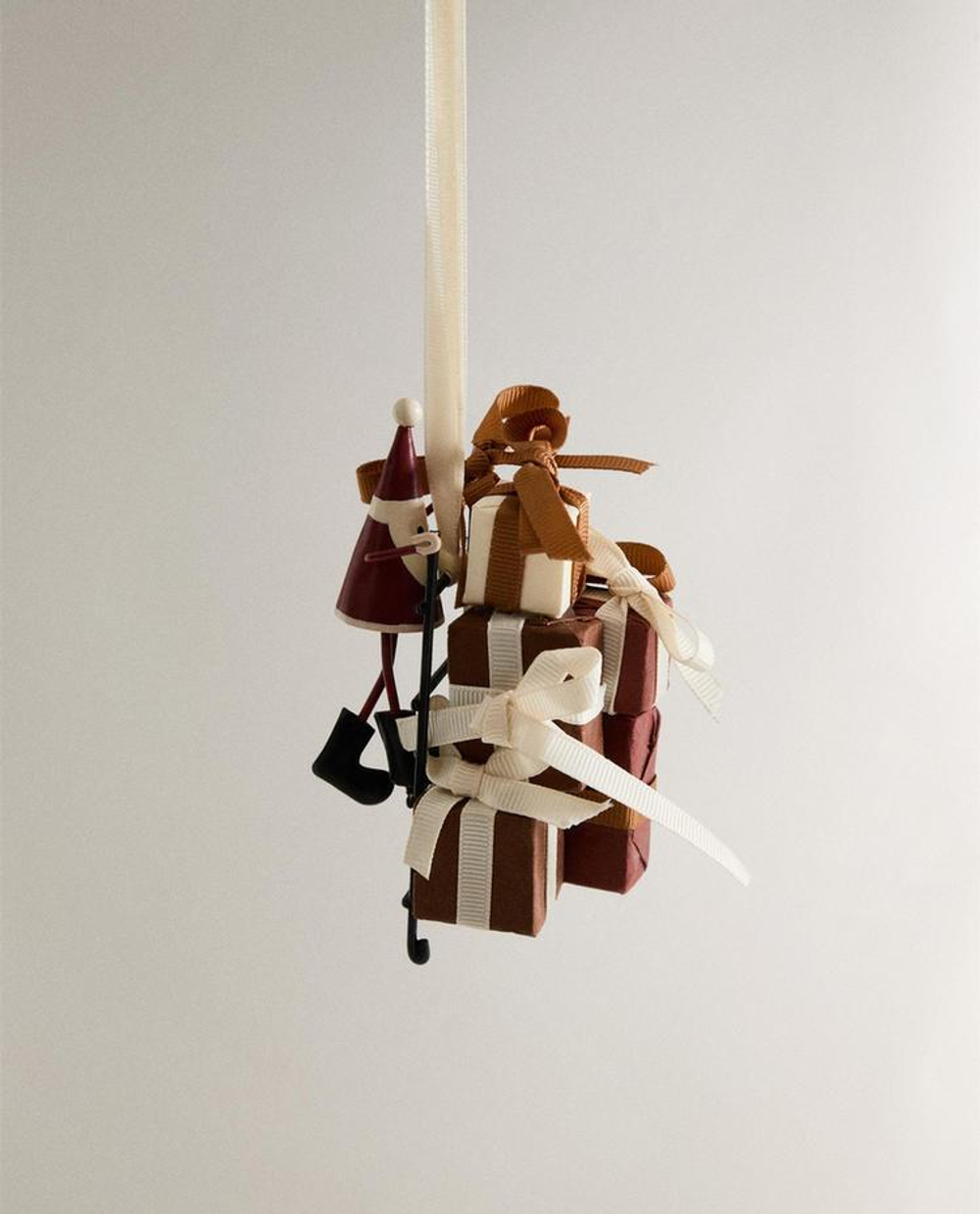 ZARA HOME УКРАШЕНИЯ ДЛЯ РОЖДЕСТВЕНСКОЙ ЁЛКИ "ДЕД МОРОЗ С ПОДАРКАМИ", БЕЛЫЙ/КРАСНЫЙ