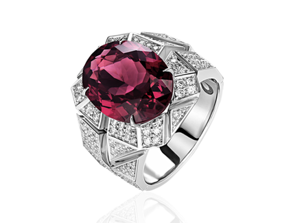 Кольцо с родолитом огранки "Овал" и бриллиантами