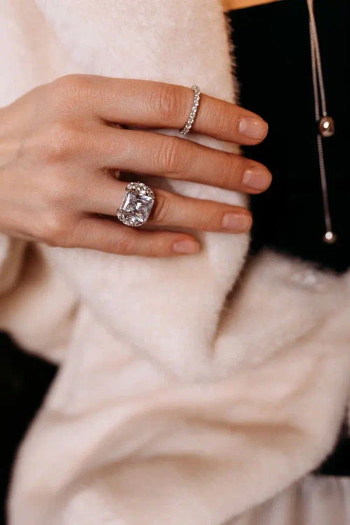 Массивное кольцо с кубическим цирконием