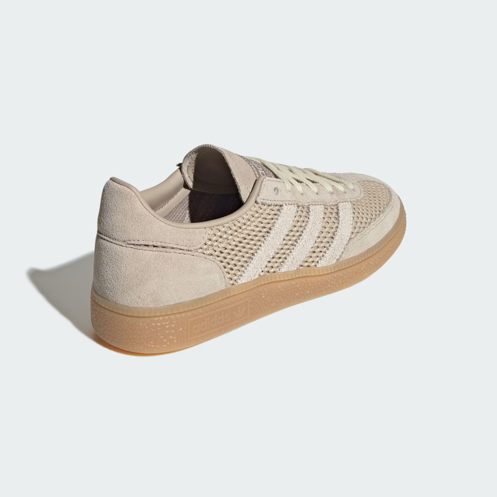 СПЕЦИАЛЬНАЯ СЕРИЯ ДЛЯ ГАНДБОЛА: КРОССОВКИ С РИСУНКОМ «ЖИРАФ» - ADIDAS