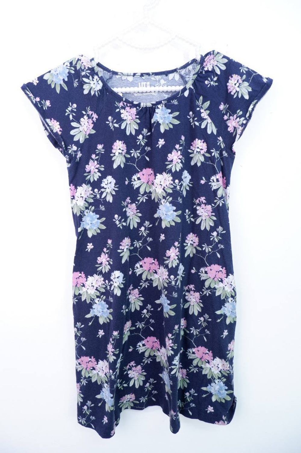 Платье Uniqlo удобное и практичное, на 9/10 лет