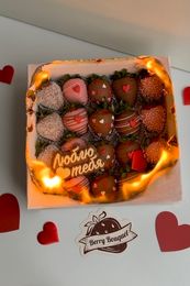 Горящий набор с клубникой в шоколаде