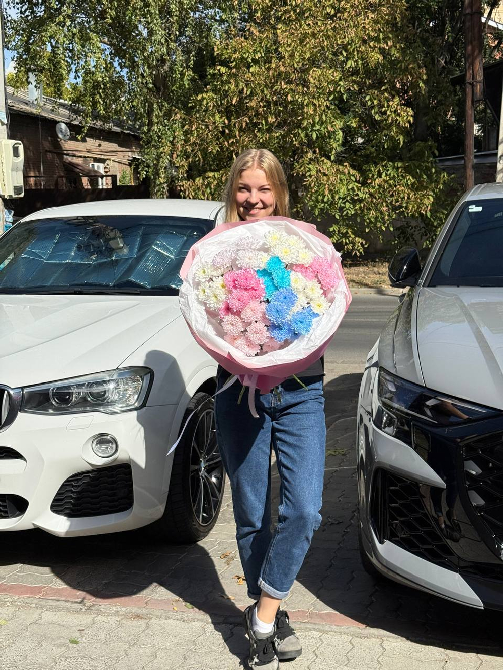 Букет разноцветных хризантем