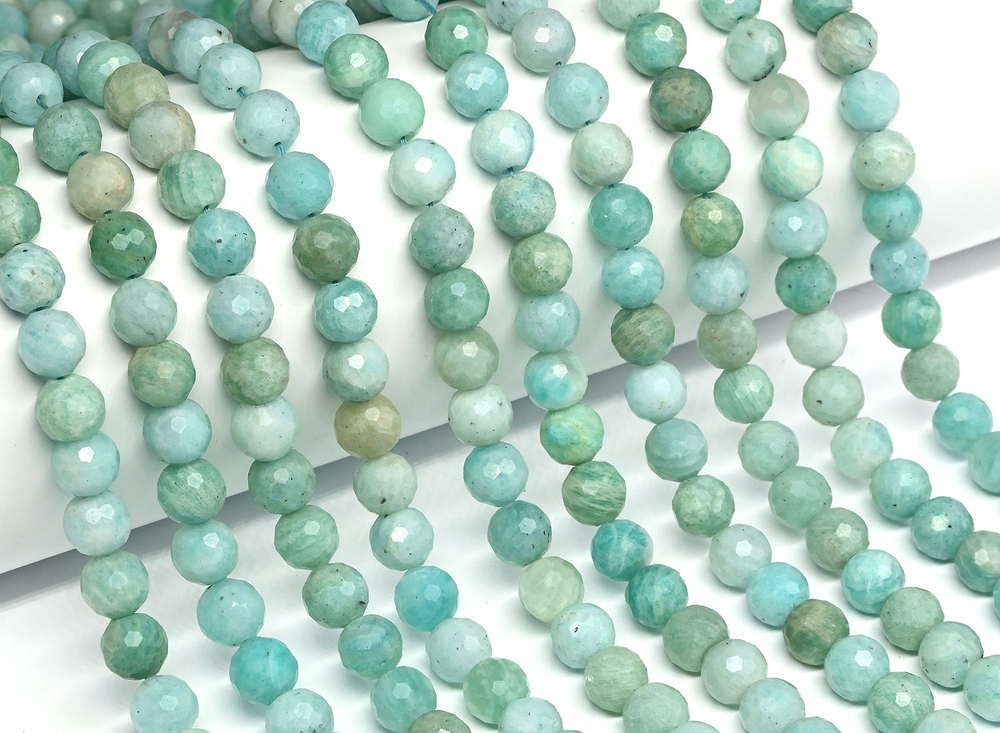 1136-8 Амазонит шар огранка 8мм, нить 20см