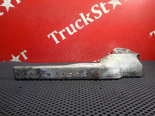 Кронштейн подножки правый