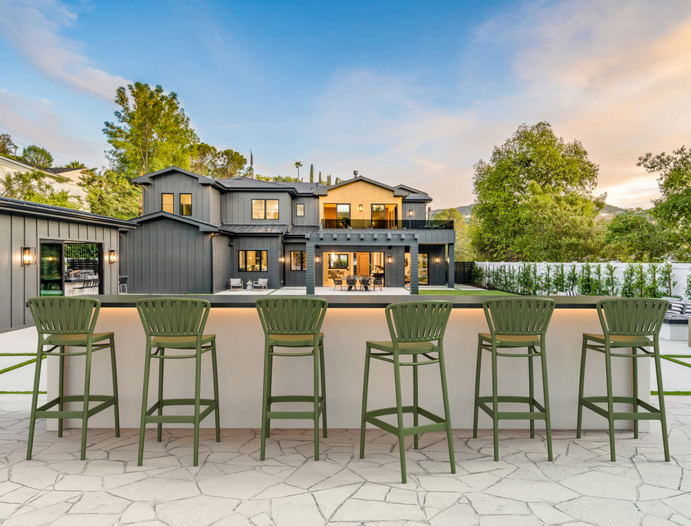 Стул пластиковый барный Siesta Contract Portofino, оливковый