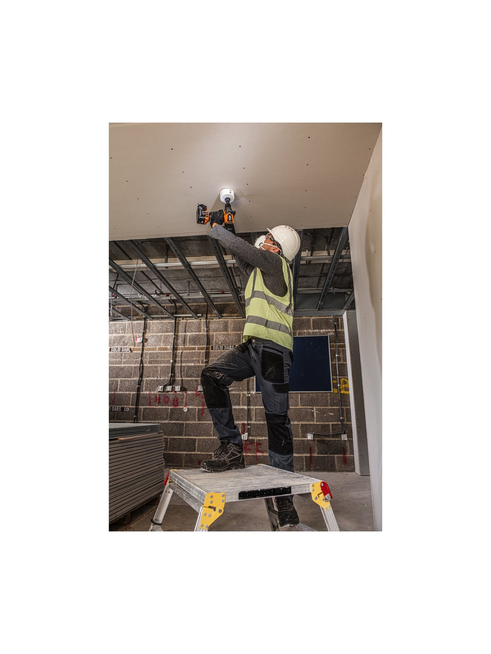 Ударная бесщеточная дрель-шуруповерт AEG BSB18BL2-0 18 В 4935481042