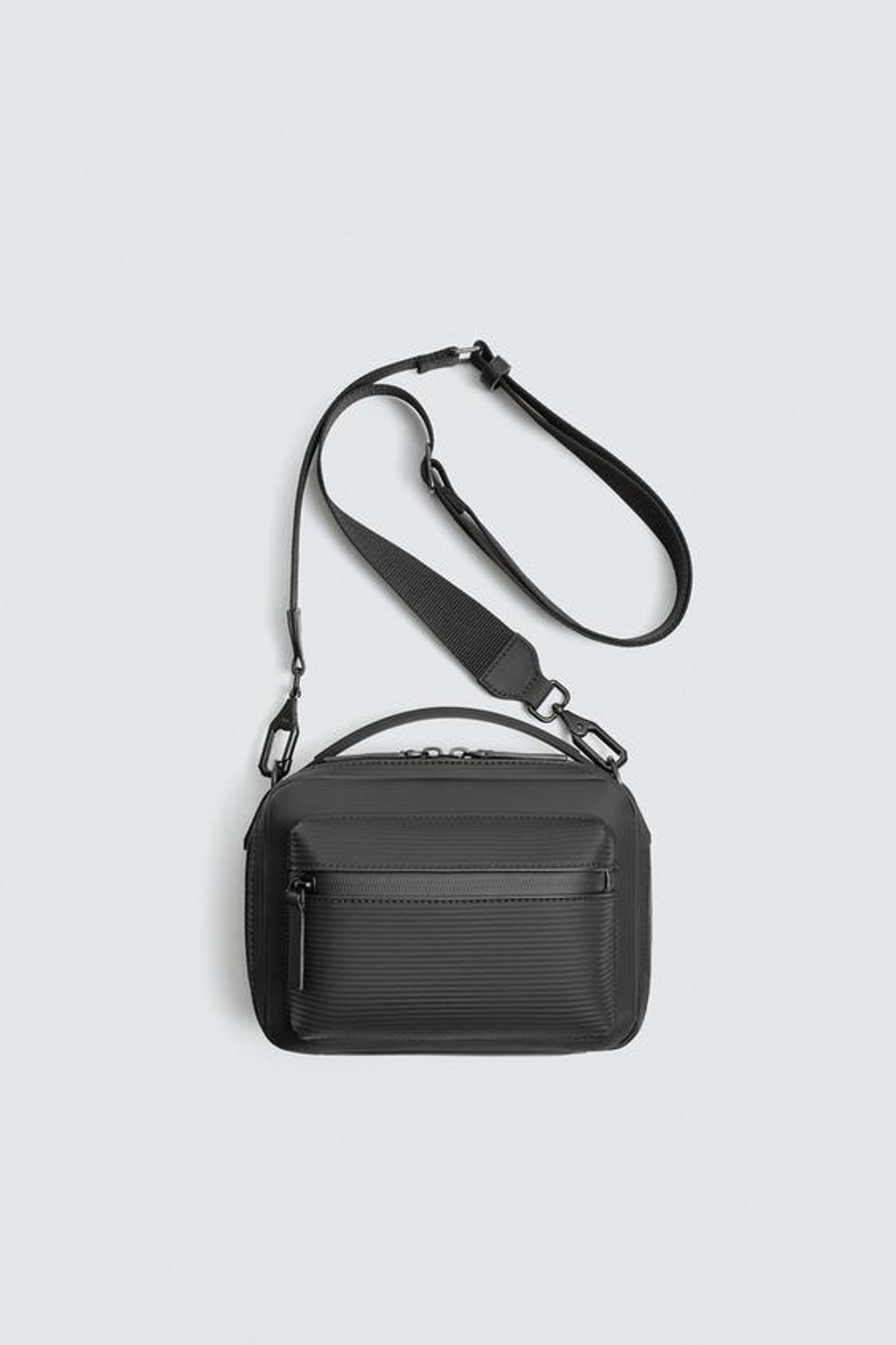 ZARA СУМКА ЧЕРЕЗ ПЛЕЧО С ТЕКСТУРНОЙ ПРОРЕЗИНЕННОЙ ОТДЕЛКОЙ, ЧЕРНЫЙ