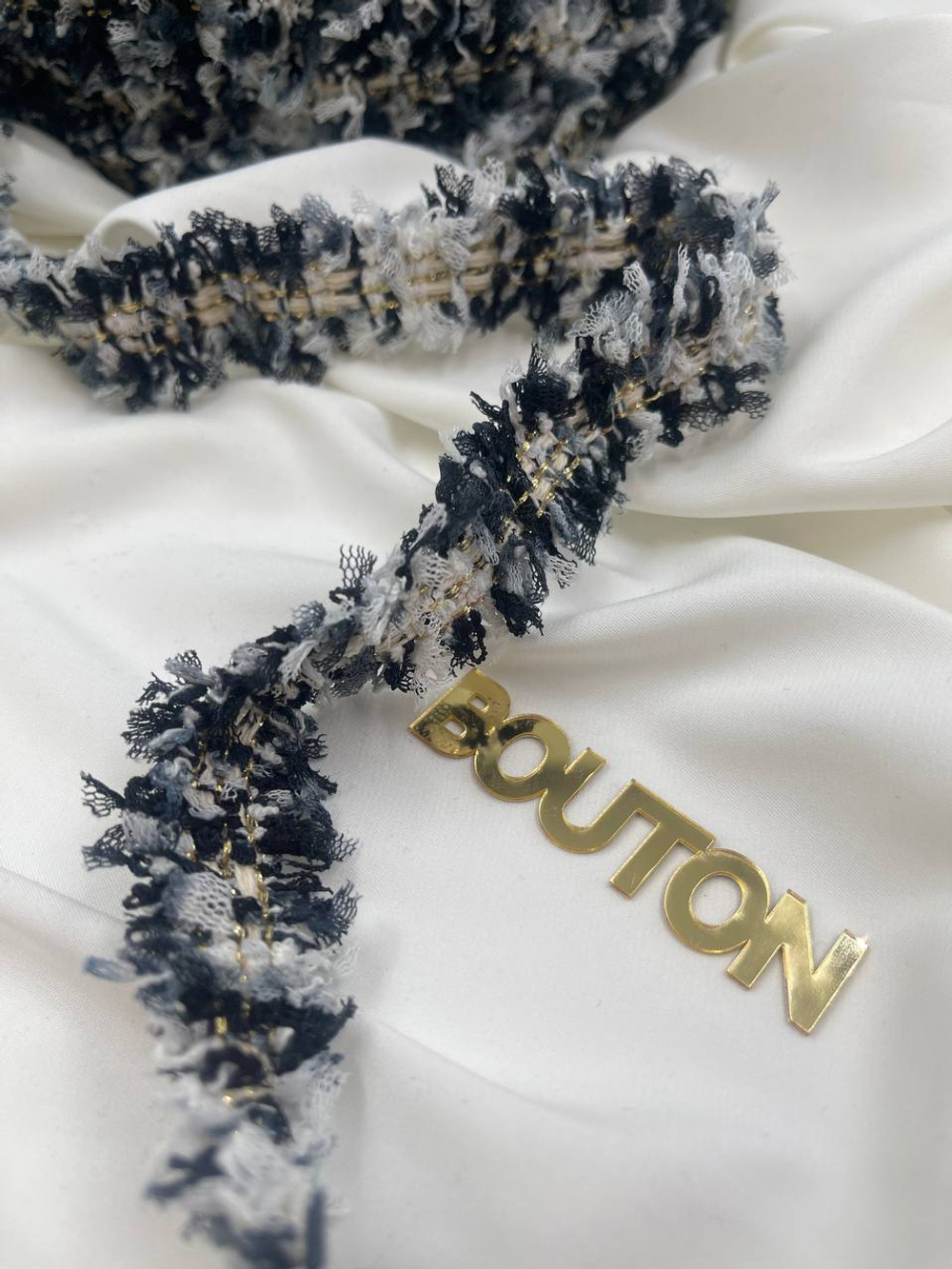 Тесьма твидовая темно-синяя белая с золотой нитью люрекс