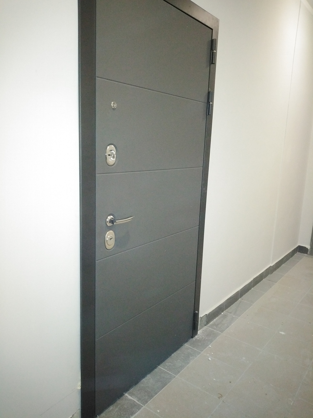 Входная металлическая дверь в квартиру Лабиринт ART (АРТ) графит 03  Крем софт