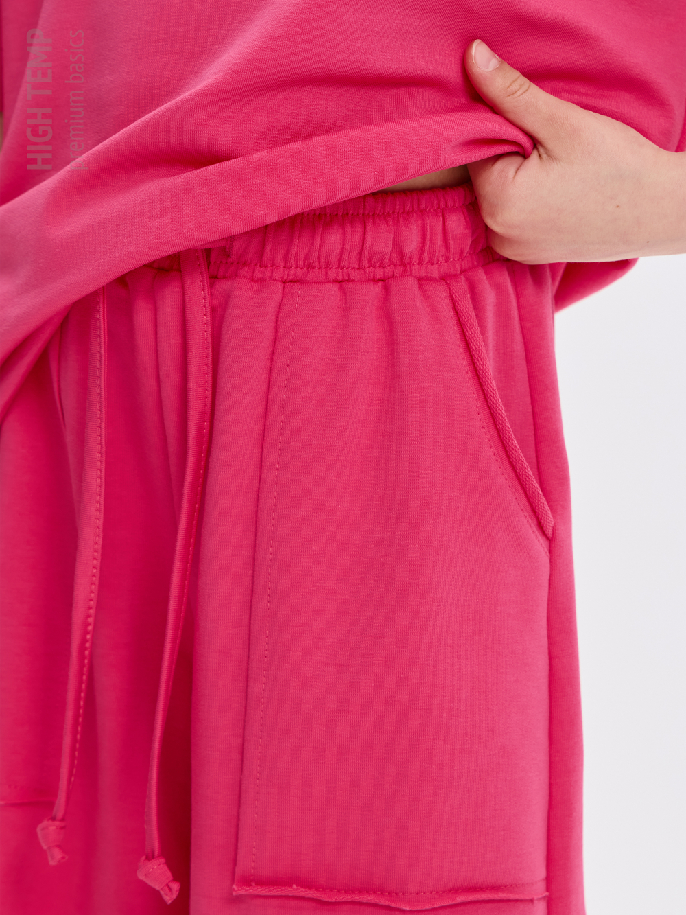 Костюм оверсайз с футболкой и шортами