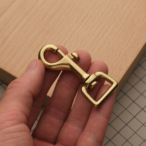 Карабин из латуни для плечевого ремня