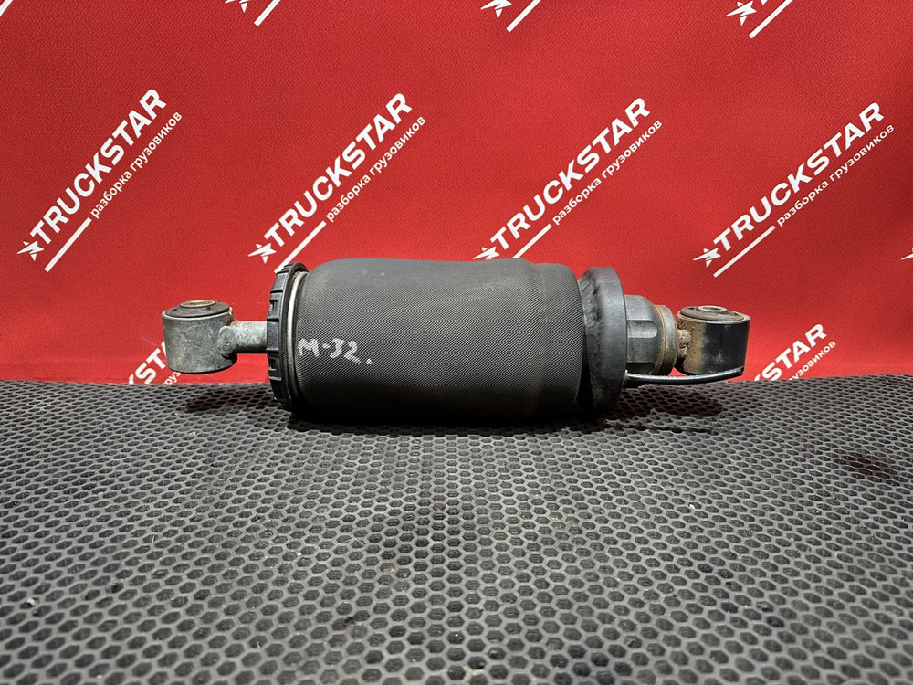 Подушка кабины передняя