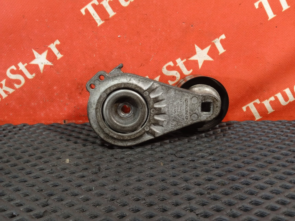 Ролик-натяжитель приводного ремня