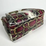 Женская розово-коричневая сумка из натуральной кожи с тиснением питон