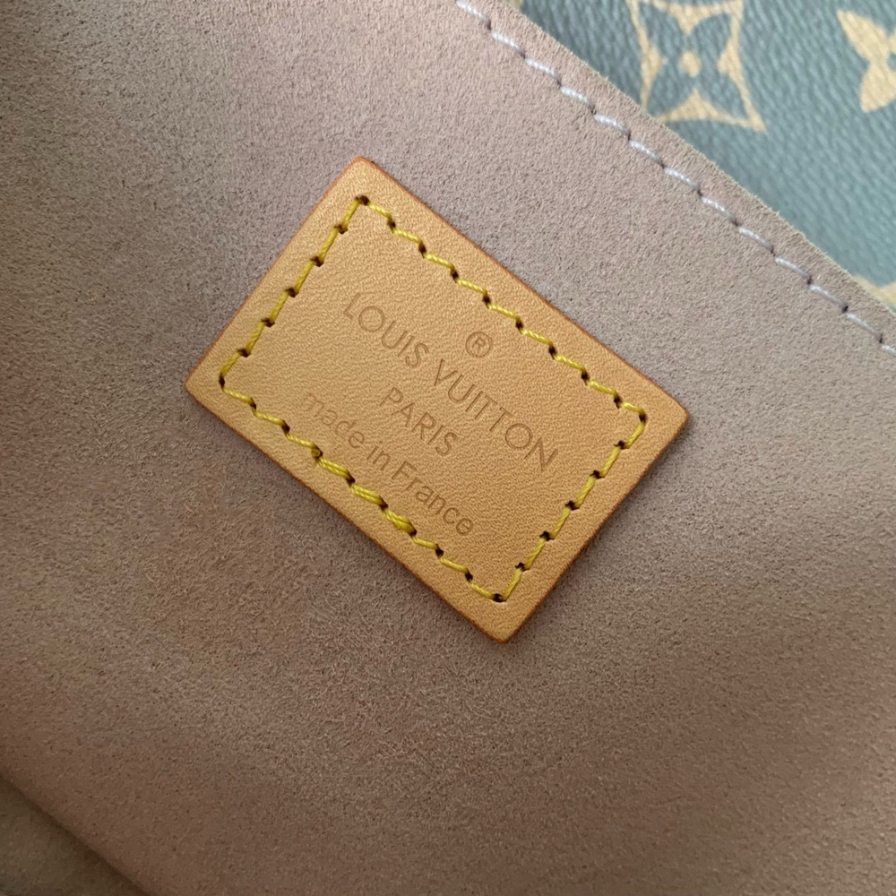 Louis Vuitton Pochette Metis East West