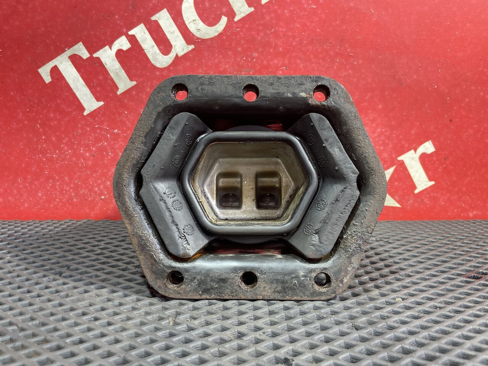 Подушка двигателя задняя