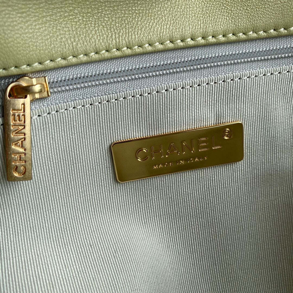 Chanel 19 26 cm